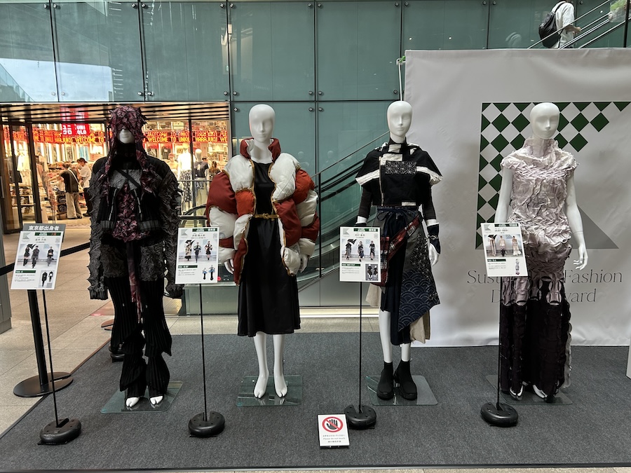 昨年度の受賞作品を展示しています（WITH HARAJUKU）