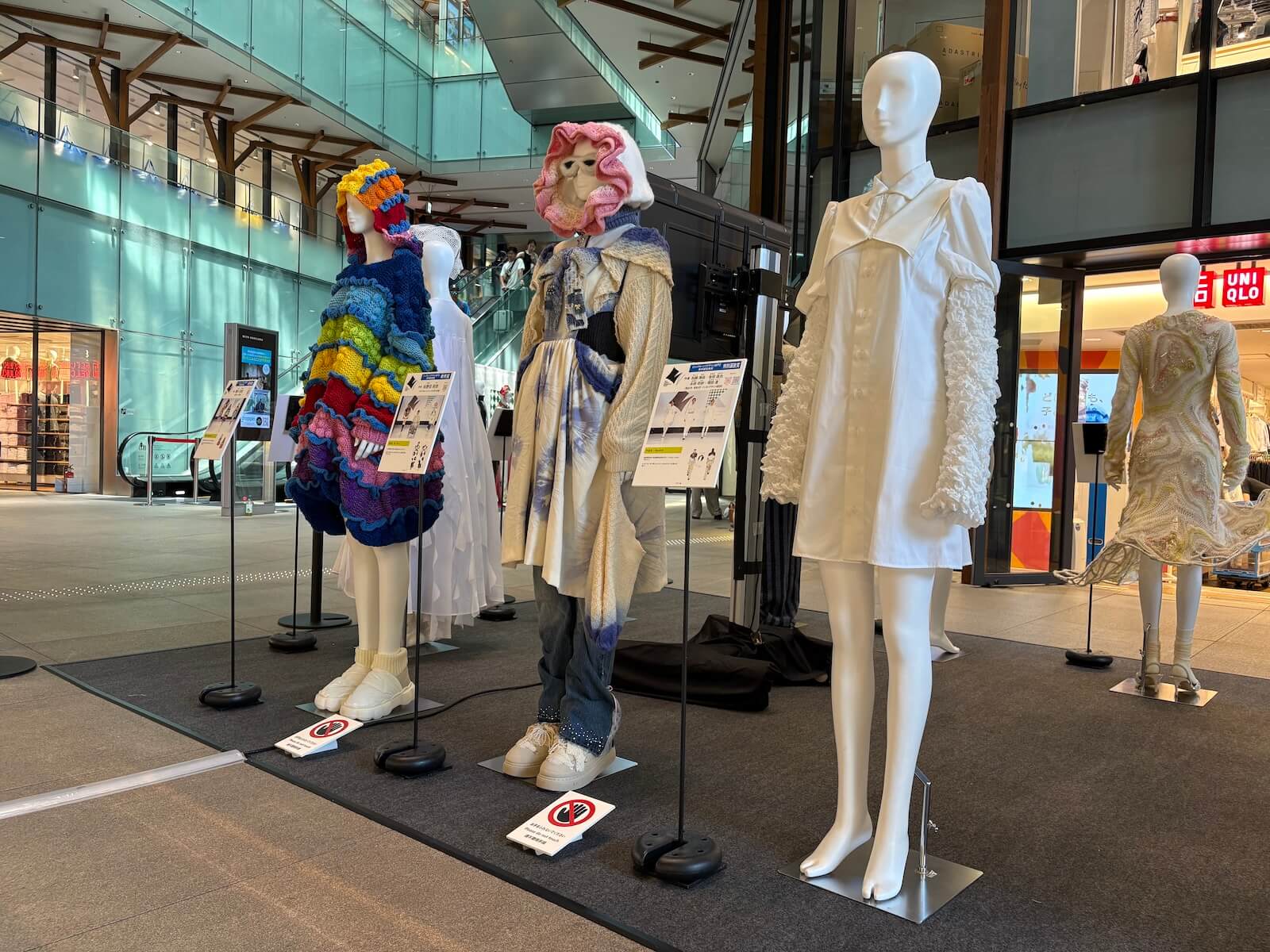 昨年度の受賞作品を展示しています(WITH HARAJUKU)