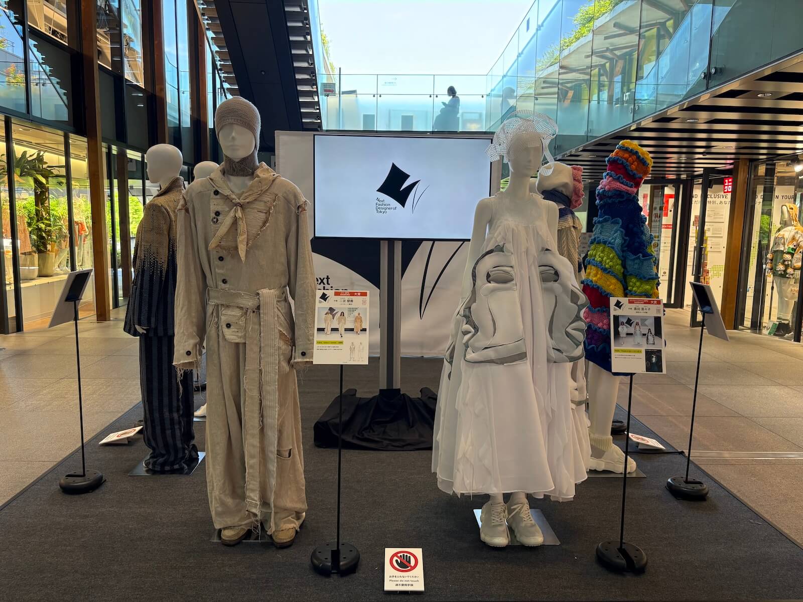 昨年度の受賞作品を展示しています(WITH HARAJUKU)