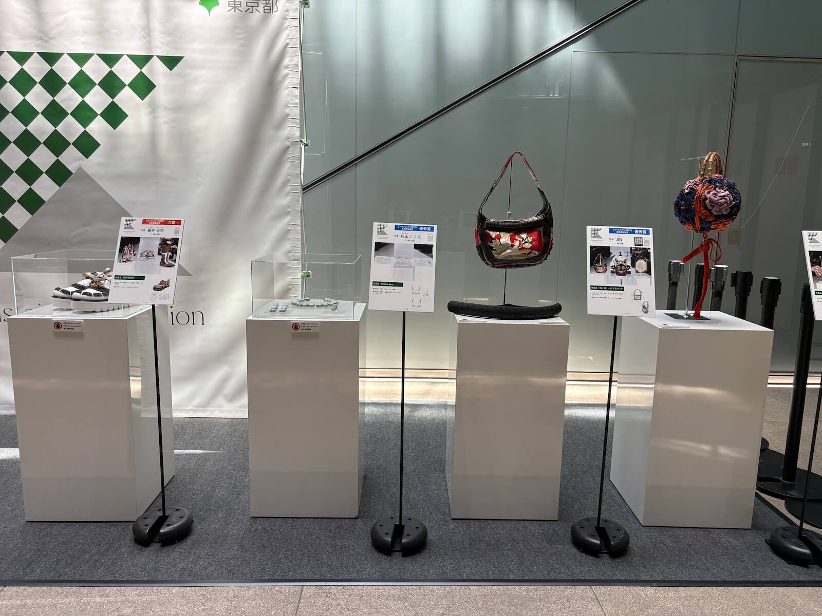 昨年度の受賞作品を展示しています(WITH HARAJUKU)