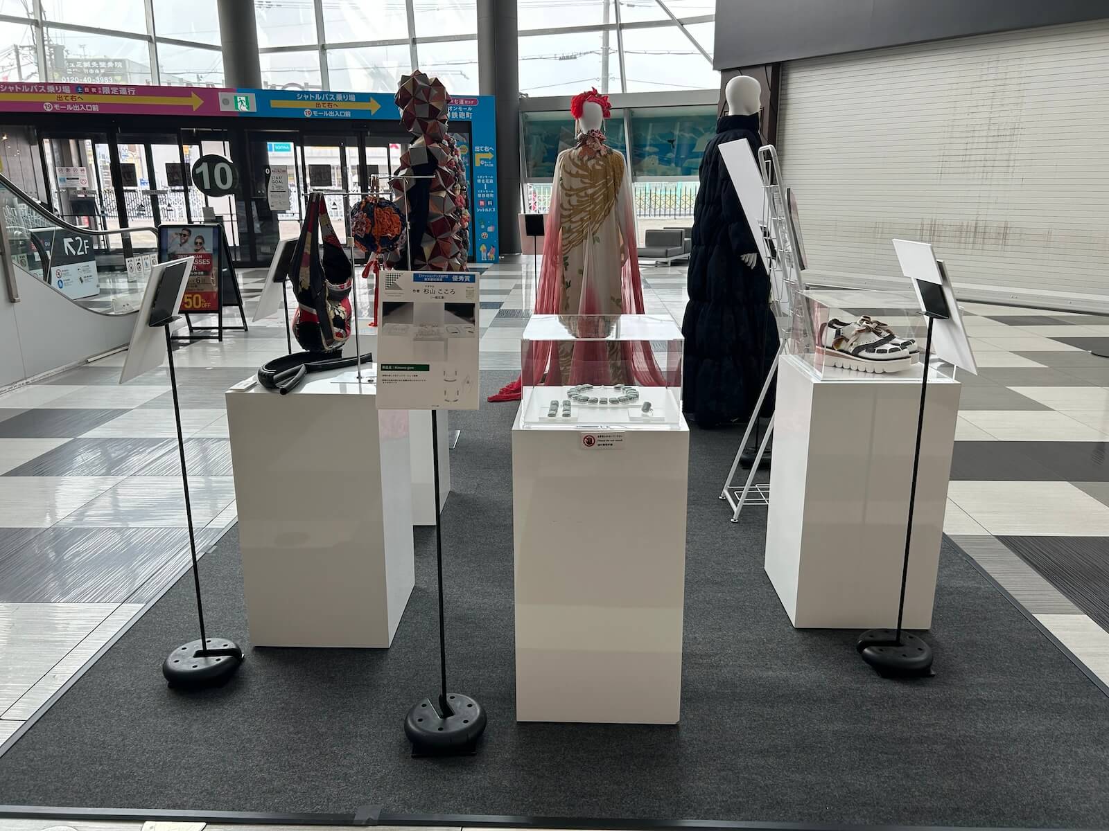 昨年度の受賞作品を展示しています(イオンモール堺北花田)