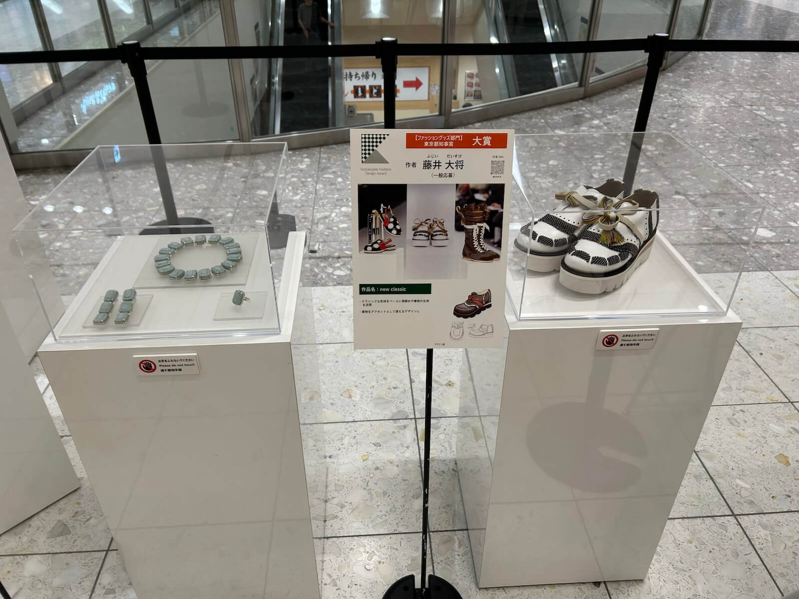 昨年度の受賞作品を展示しています(アミュプラザ鹿児島)