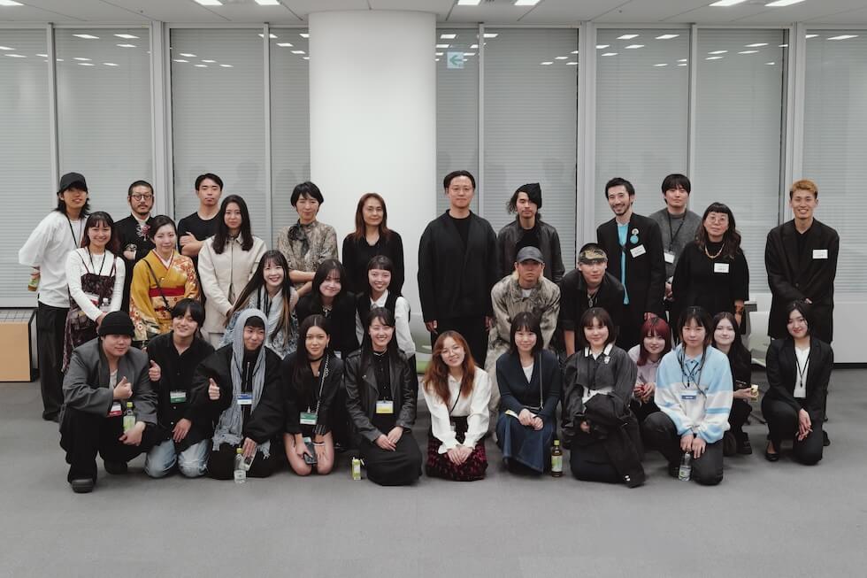 バックステージ