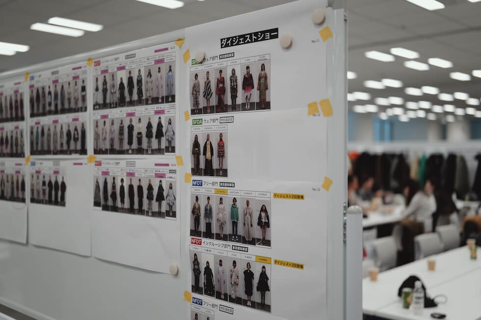 バックステージ