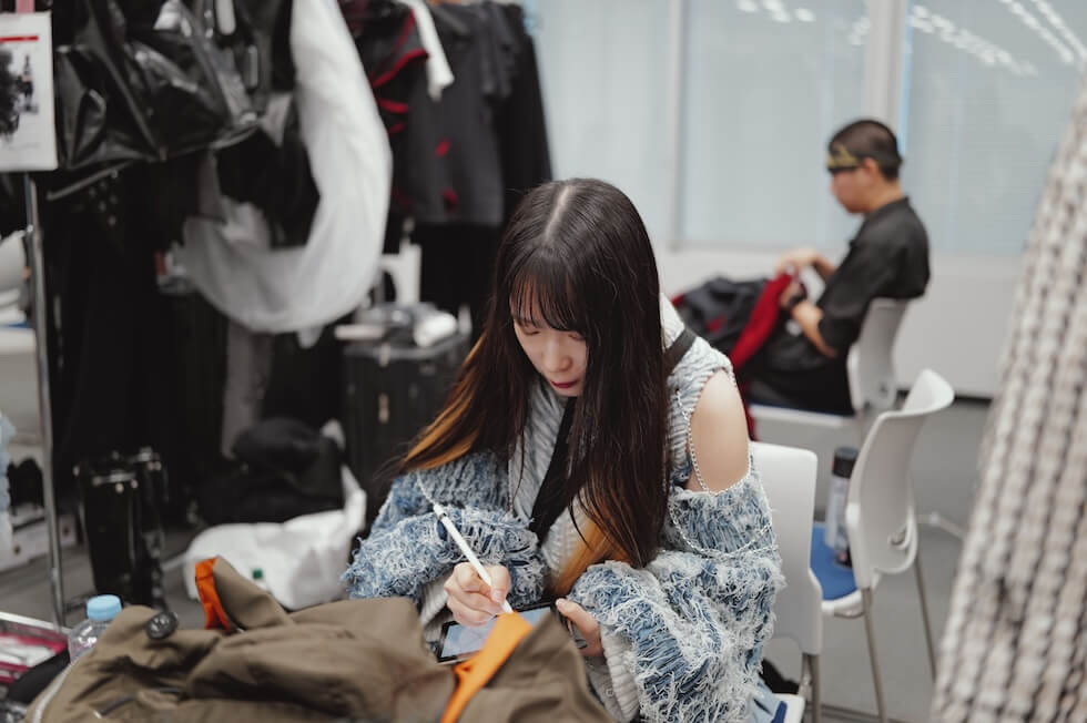 バックステージ