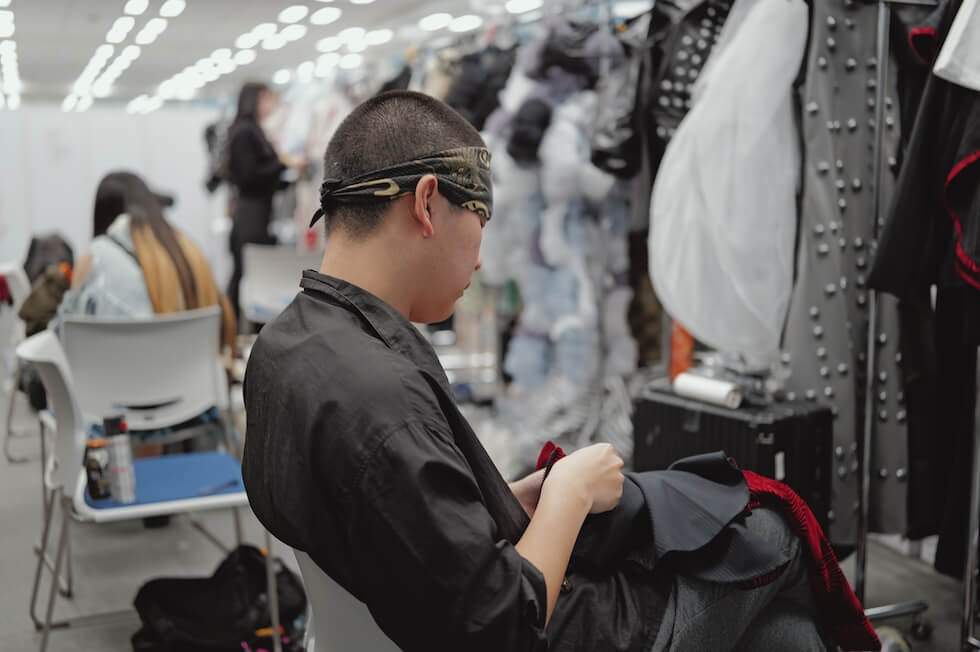 バックステージ