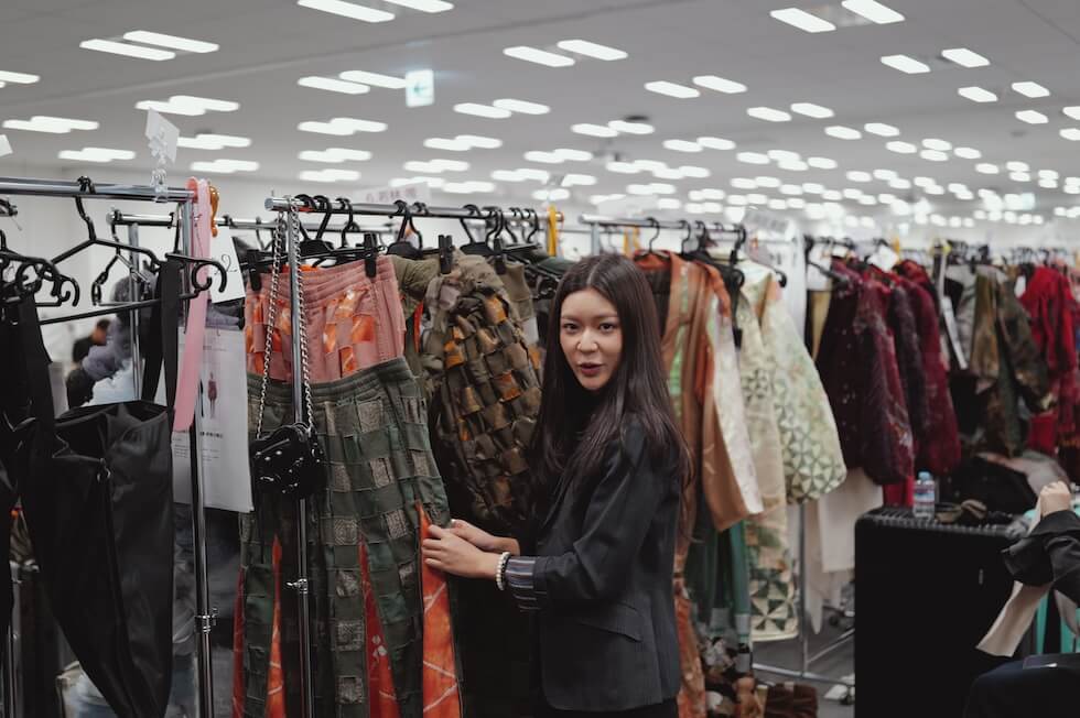 バックステージ