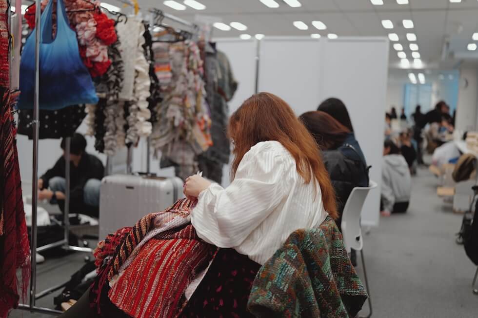 バックステージ