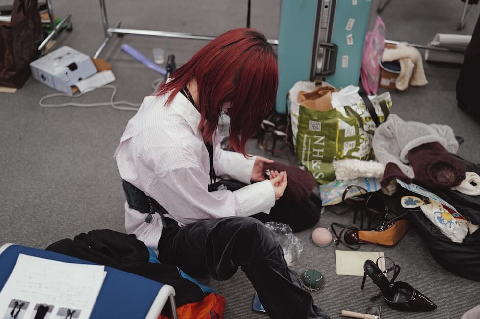 バックステージ