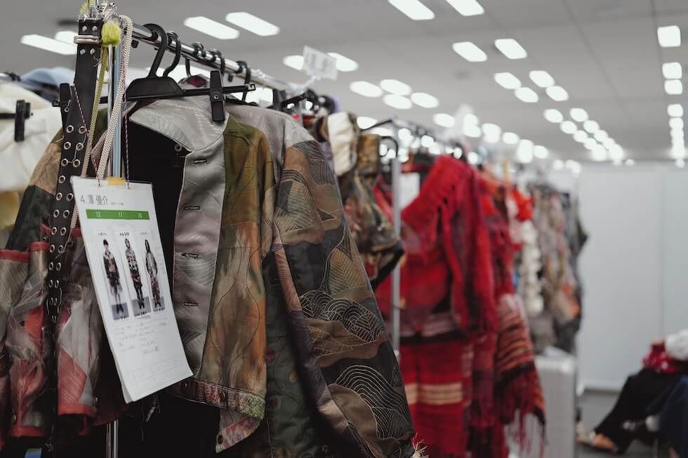 バックステージ