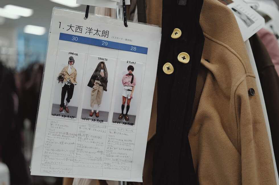 バックステージ