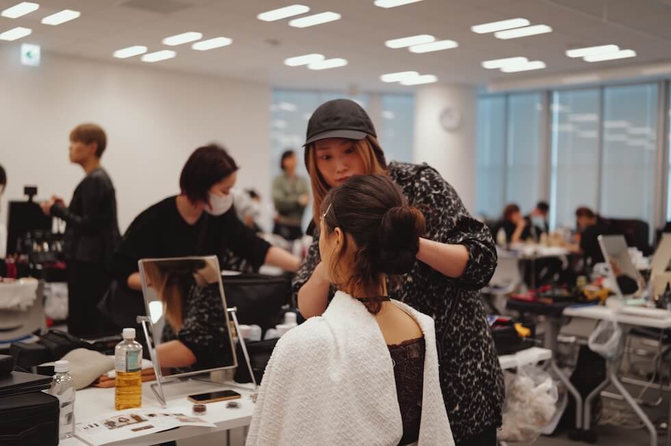 バックステージ