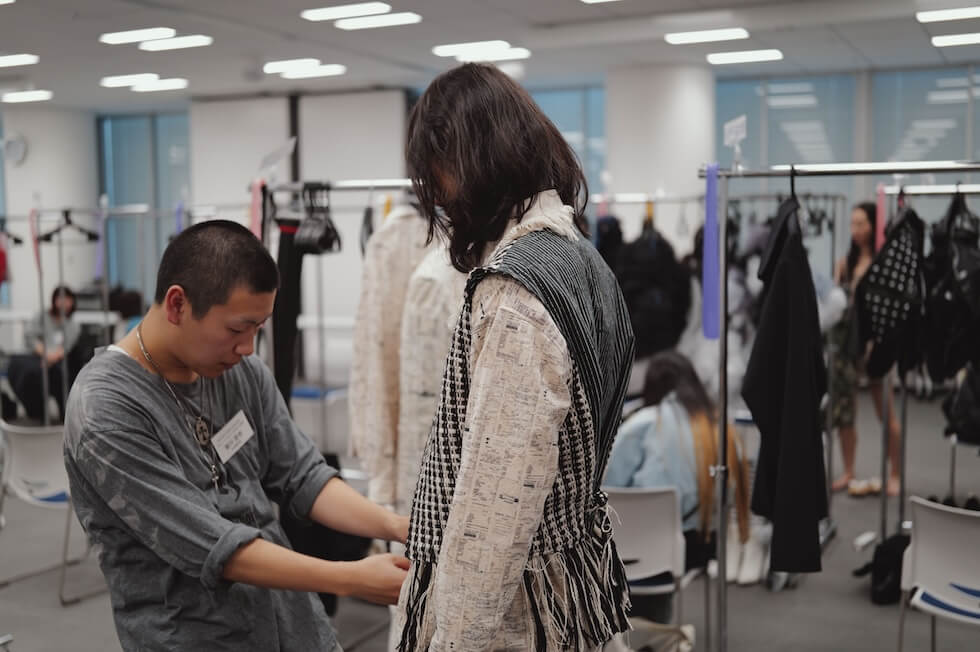 バックステージ