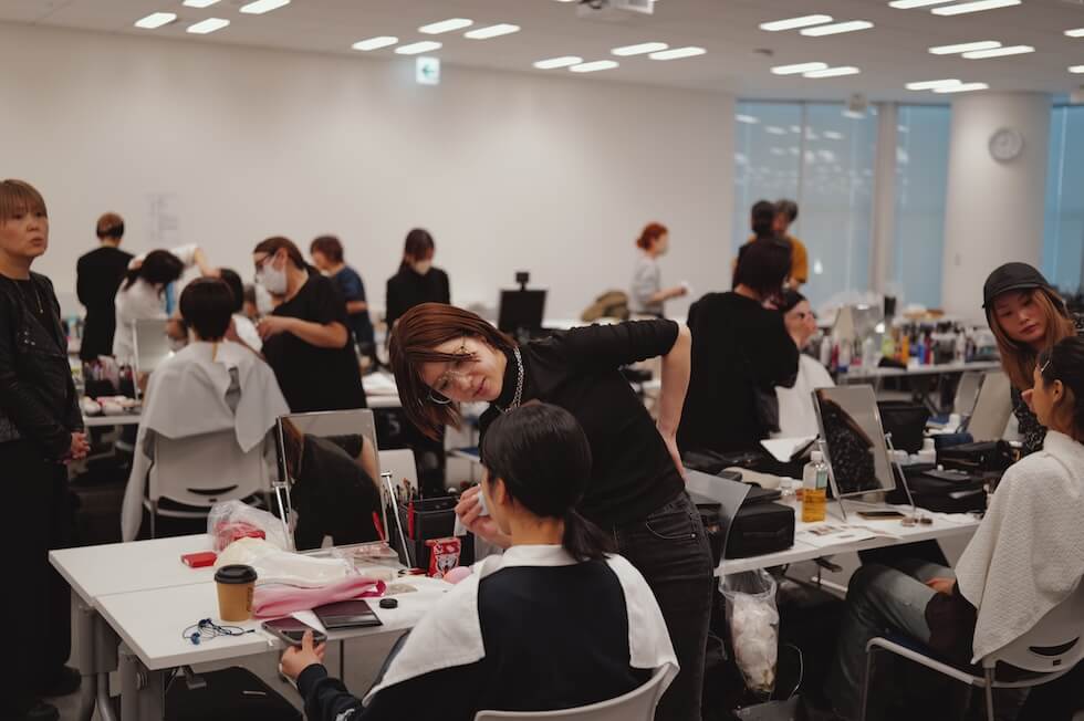 バックステージ