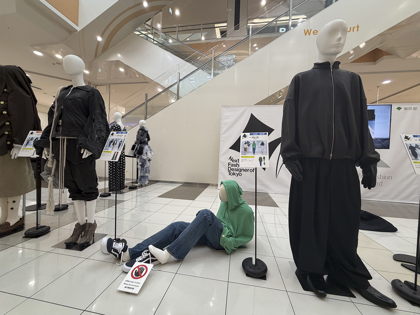 昨年の受賞作品を展示しています(イオンモール浜松市野)