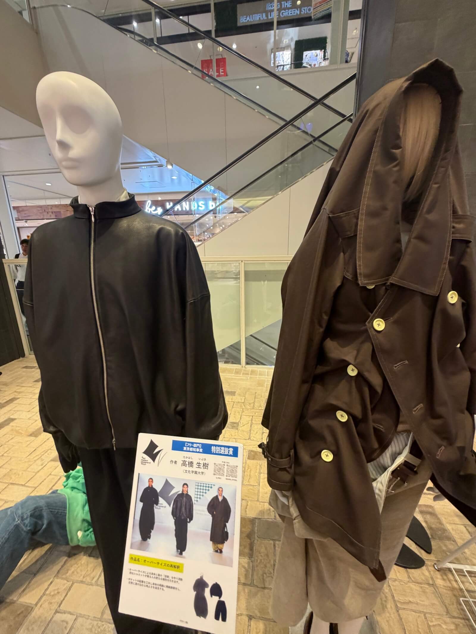 昨年の受賞作品を展示しています(御影クラッセ)