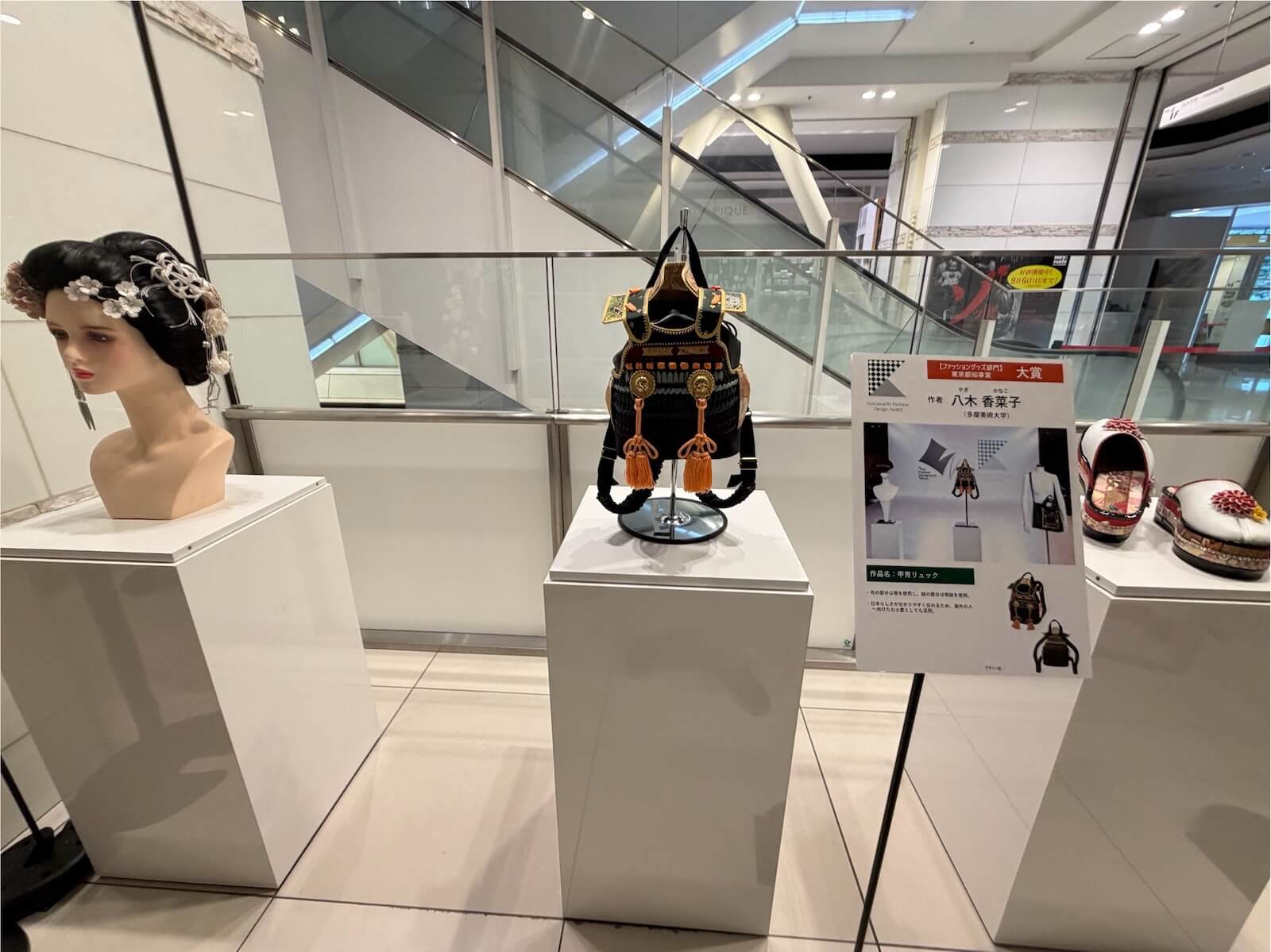 昨年の受賞作品を展示しています(福岡PARCO)